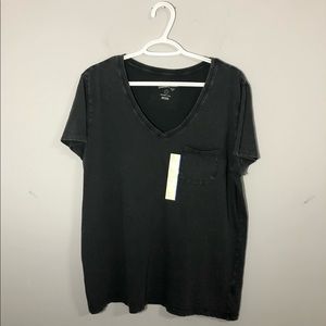 Universal Thread dark gray v-neck tee size L